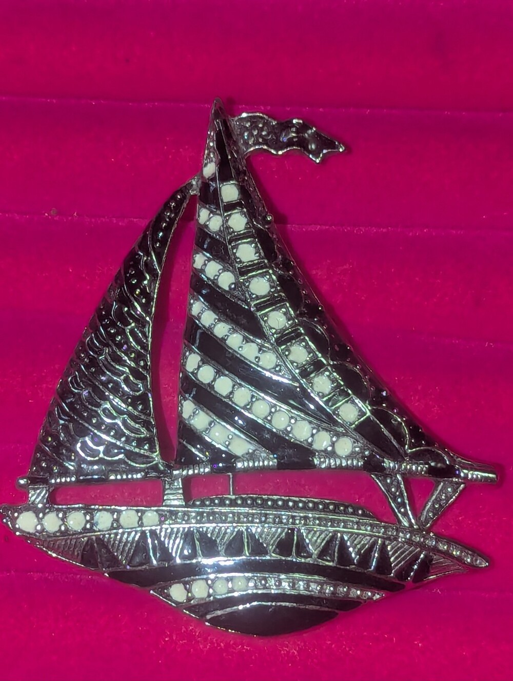Vtg Sailboat Accent Brooch Pin in White and Silver